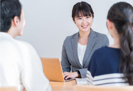 有資格アドバイザーが、専門知識を持って対応します。
